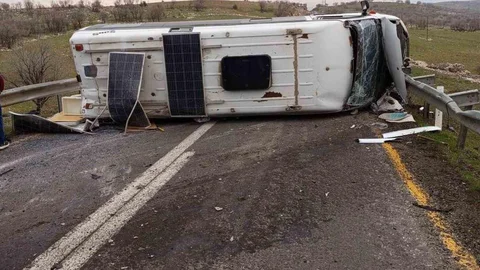 Mazıdağı'nda Minibüs Devrildi