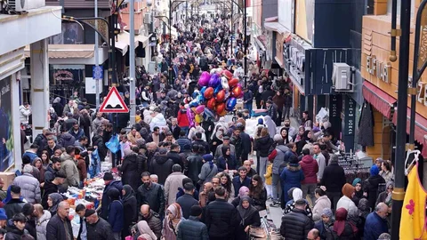 Sivas'ta Cadde ve Sokaklar Kalabalıklaştı