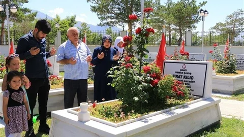Erzincan'da Hüzünlü Arife Ziyareti