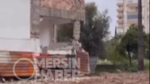 Dumlupınar Lisesi Arkasında Güvenlik Alarmı: Bitişik Nizam Bina Ağır Hasarlı, Çocuklar Tehlikede