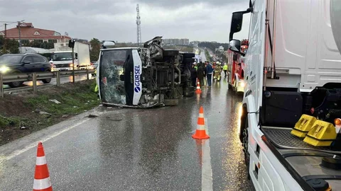 Büyükçekmece'de İşçi Servisi Devrildi