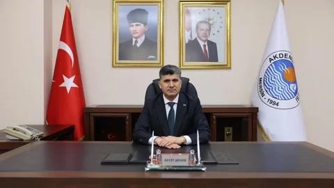 Akdeniz Kaymakamı ve Belediye Başkan V. Zeyit Şener'den Ramazan Bayramı Mesajı: "Bayramlar Birlik ve Beraberliğimizi Güçlendirir"