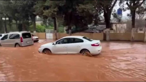 Hatay'da Sağanak Yağış Etkili Oldu