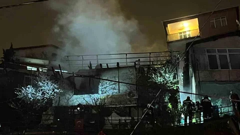 Sarıyer'de Gecekonduda Yangın Çıktı