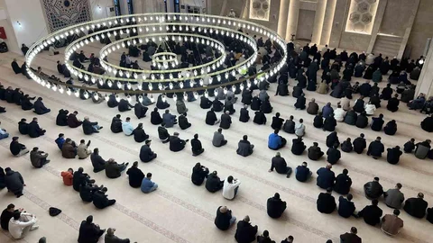 Kars'ta Bayram Namazı Coşkusu