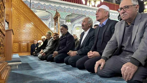 Bingöl'de Bayram Namazı Coşkusu
