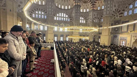 Adana'da Bayram Namazı Coşkusu