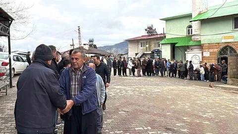 Mersin’de Bayramlaşma Geleneği Devam Ediyor