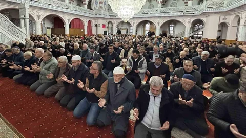 Kulu'da Bayram Namazı Sevinci
