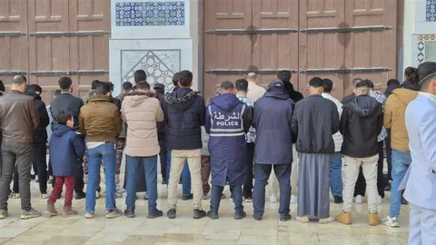 Müslümanlar Şam'da Bayram Namazı Kıldı