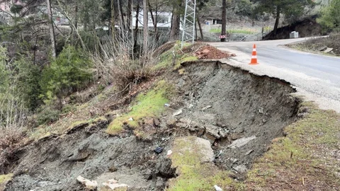 Osmaniye'de Yol Çökmesi Olayı