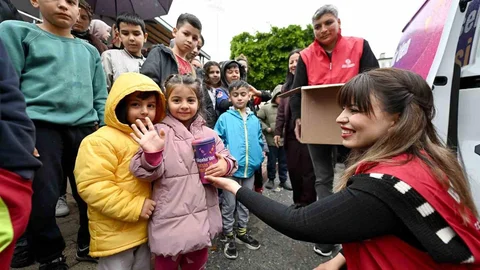 Mersin'de 60 Bin Çocuğa Bayram Hediyesi Dağıtıldı
