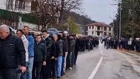 Bursa'da Geleneksel Bayramlaşma Kuyruğu