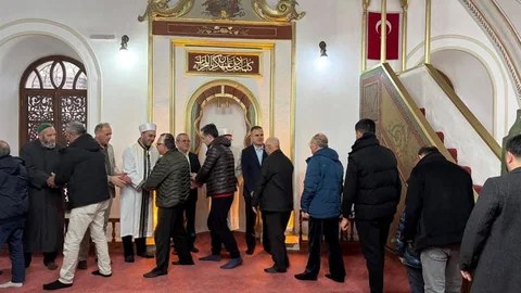 Muğla'da Vali Akbıyık Bayram Namazı Kıldı