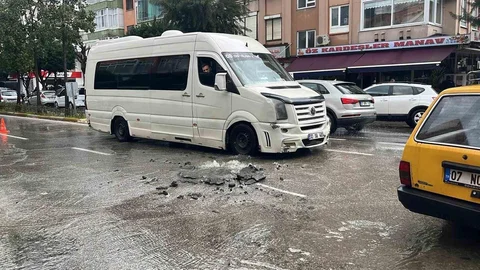 Antalya'da Kanalizasyon Borusu Patladı