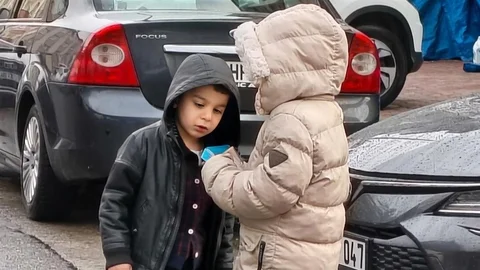 Niğde'de Bayramda Çocuklara Harçlık Sürprizi