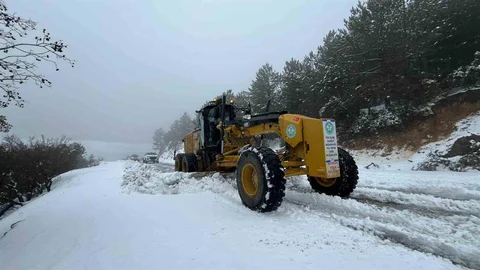Manisa'da Kar Küreme Çalışmaları