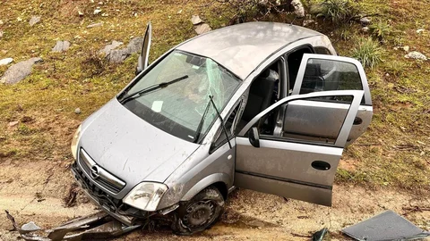 Manisa'da Otomobil Şarampole Uçtu