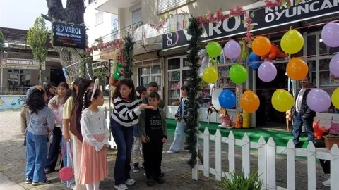 Kardeşköy'de Çocuklar Çifte Bayram Sevinci Yaşadı