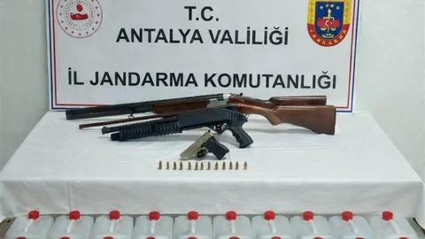 Antalya'da Kaçak Alkol Ele Geçirildi
