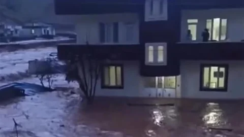 Şırnak'ta Sağanak Yağış Sele Dönüştü