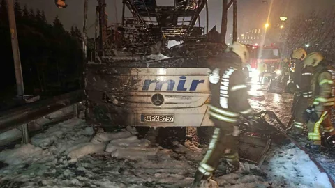 Bağcılar'da Yolcu Otobüsü Yangın Çıkardı