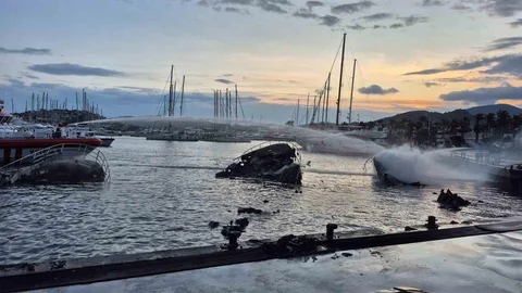 Bodrum'da 7 Motoryat Yangında Battı