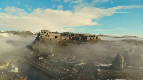 Kars Kalesi Sis Bulutları Arasında Gizlendi