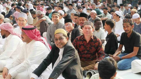 Tayland'da Müslümanlar Bayram Namazı Kıldı