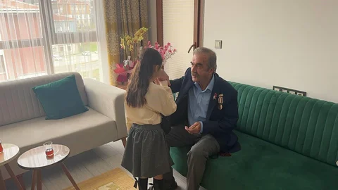 Eroğlu Ailesi Yeni Evlerinde Bayram Kutladı