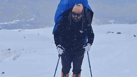 Van'da Dağcı Zirveye Tırmandı