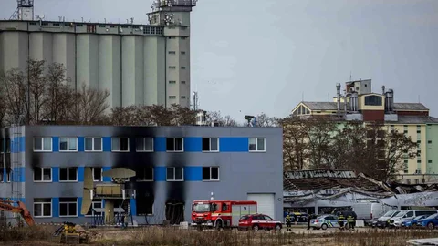Çekya'da Fabrika Kundaklandı