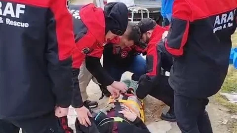 Rize'de Heyelan Sonrası Sedye ile Taşındı