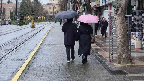 Eskişehir'de Yağmurlu Başlangıç