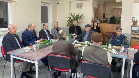 Huzurevi Sakinlerine Bayram Ziyareti