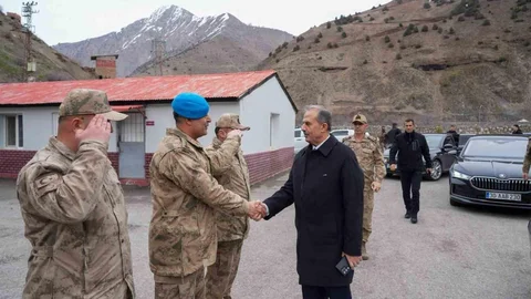 Hakkari'de Jandarmaya Bayram Ziyareti
