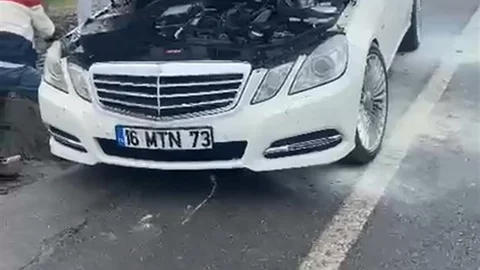 Lüks Araç Yangını Kontrol Altına Alındı