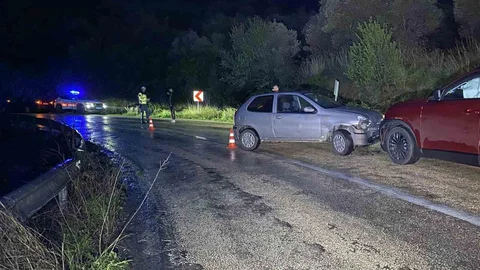 Bursa'da İki Otomobil Çarpıştı
