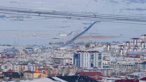Erzurum'da Kar Yağışı Devam Ediyor