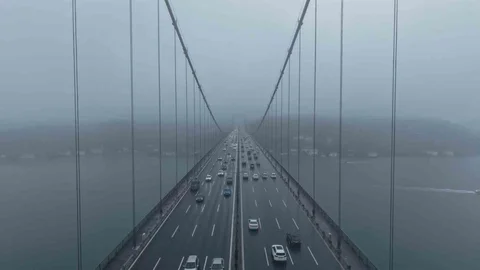 İstanbul'da 15 Temmuz Köprüsü'nde Sis Manzarası