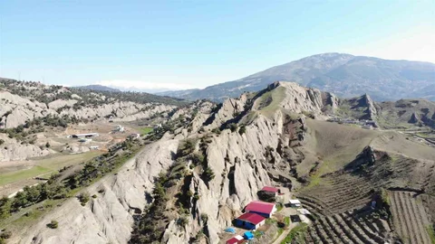 Kahramanmaraş'taki Keskin Kayalar İlgi Çekiyor