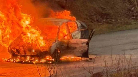 Elazığ'da Yanan Araç Küle Döndü