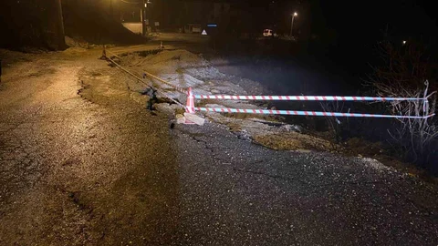Diyarbakır'da 11 Köy Yolu Ulaşıma Kapandı