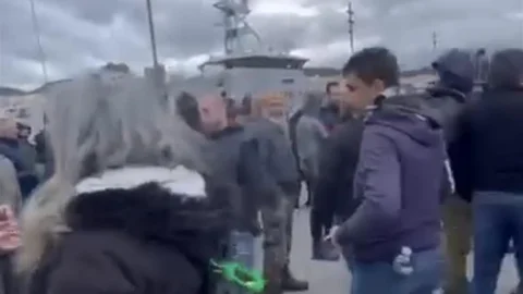 Midilli'de Türk Turistlerin Eylemi