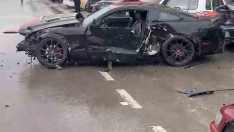 Elazığ'da Park Halindeki Araçlara Çarpma