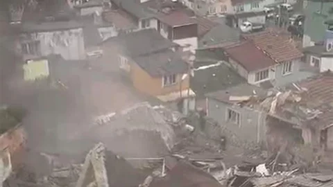 Fatih'te Çöken Bina Anları Görüntülendi