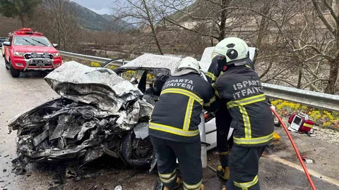 Isparta Antalya Kara Yolunda Feci Kaza