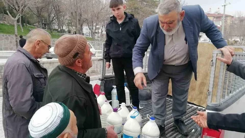 Karapınar'da Süt Dağıtımı