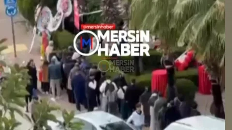 Mersin’de "50 TL" Kuyruğu: Yeni Açılan Dönerci Şehrin Gündemine Oturdu
