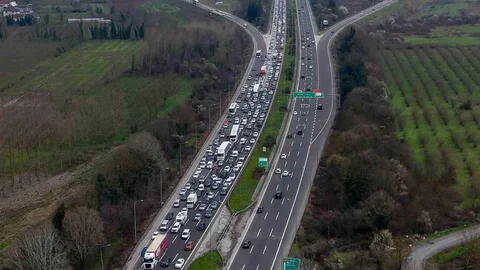 Düzce'de Otoyolda Bayram Yoğunluğu Artıyor